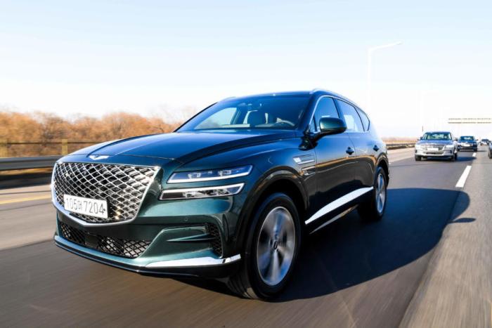 我们可以发现捷恩斯gv80的产品力确实足够的优秀,定位中大型的suv,在