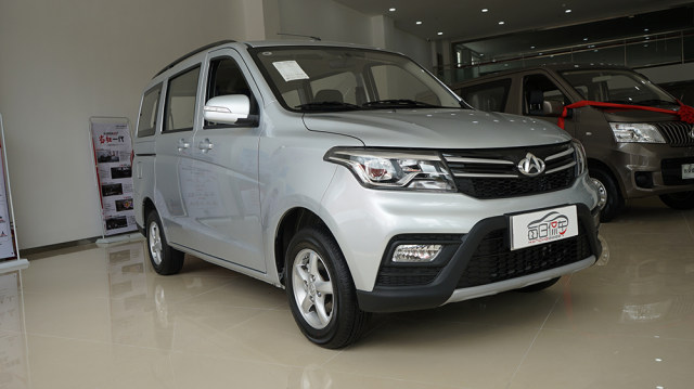 5万元客货两用车 长安欧诺s不仅实用 更加时尚便利和安全