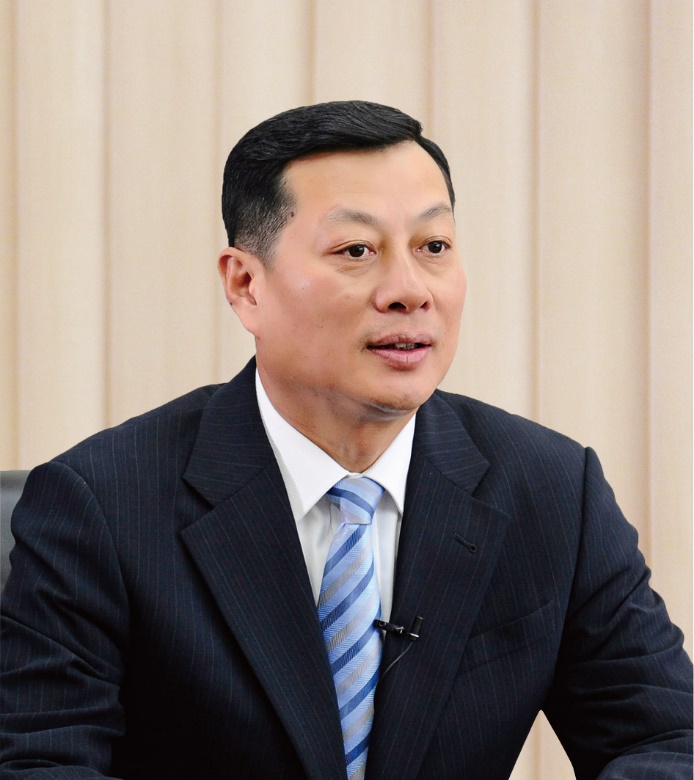 乘风破浪正远航，奋进东风扬劲帆