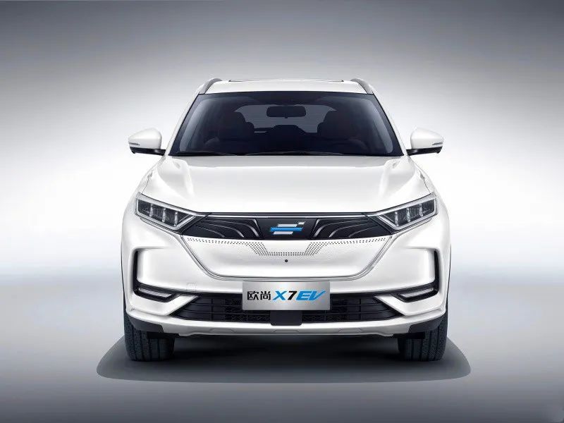 2020年8月12日,長安歐尚旗下全新純電動緊湊型suv——歐尚x7 ev正式