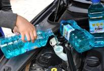 汽车如何正确使用玻璃水？这样使用不仅干净又省钱