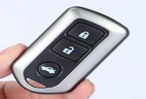 除了用来开车门之外，汽车遥控钥匙还有这些隐藏功能，快点了解。