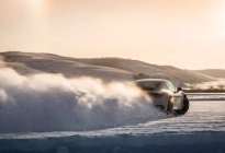 驾驶保时捷911在雪地漂移，是种什么体验？