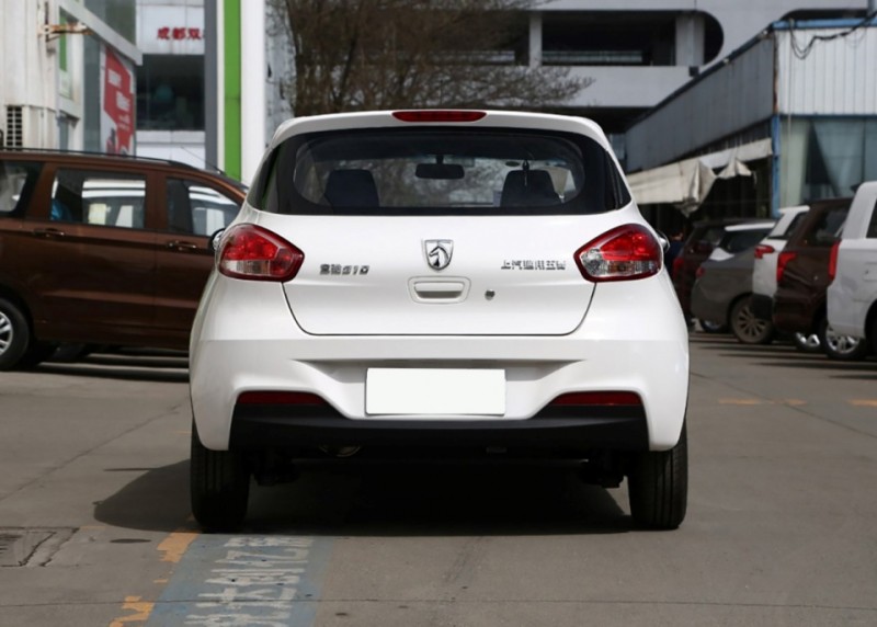 用低价格来打压其他国产车企,宝骏310仅4.09万起