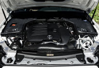 奔驰新款E级轿车正式上市，全系重回2.0T发动机