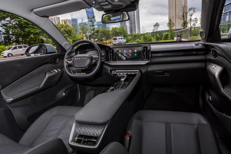 新宝骏rc-5对比逸动plus,自主品牌家轿你选谁? - 新闻详情 - 买车网