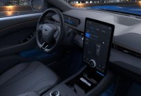新能源车型中控屏幕越来越大，竟为驾驶埋下隐患？