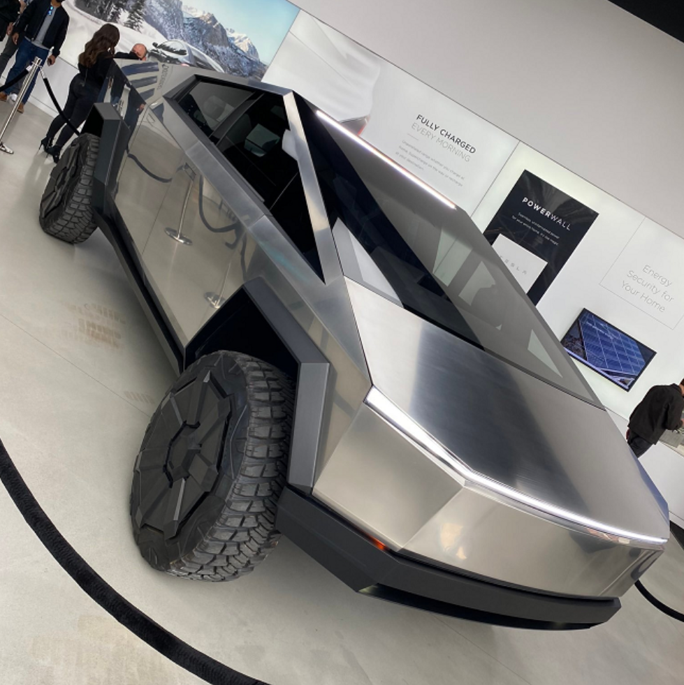 特斯拉cybertruck到店 赛博朋克风格 外观十分炫酷