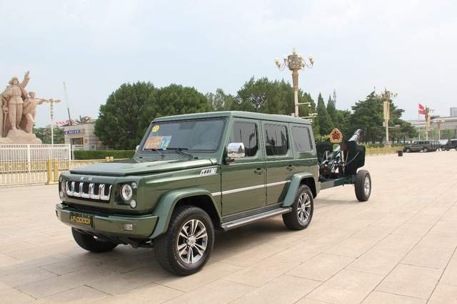 就是这么豪横 北京越野bj80担任礼炮牵引车 新闻详情 买车网 就是这么豪横 北京越野bj80担任礼炮牵引车 新闻详情 买车网