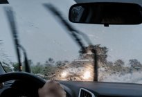 雨天行车需注意｜多地频繁出现雷雨天气，怎样做才能安全驾驶？