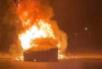 特斯拉Model S Plaid起火爆炸原因不明