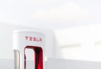 特斯拉提供V3充电桩电流，年底将向其他品牌开放超级充电站