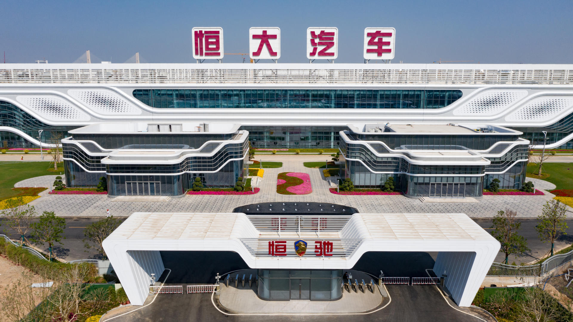 要知道恒大汽车从2019年进军新能源汽车市场,通过"买买买"的大手笔,大