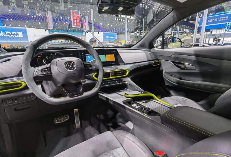 蓝鲸动力再升级,成都车展实拍新款长安uni-t - 新闻详情 - 买车网