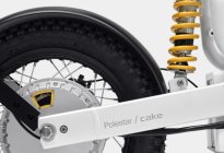 极星与CAKE合作推出限量版电动自行车