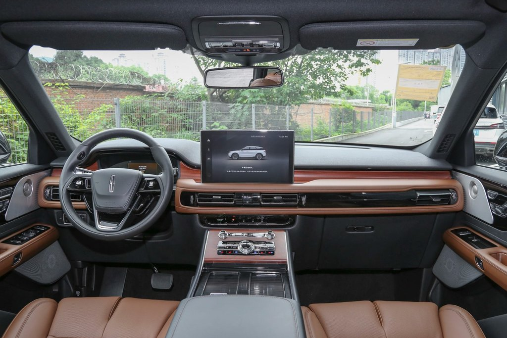 林肯飞行家与奥迪Q7对比_德系豪华suv大比拼_美式豪华与德系豪华差异