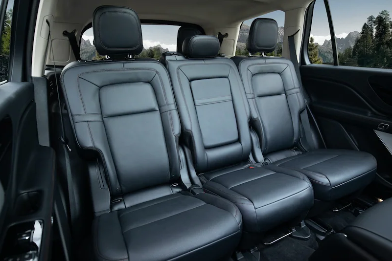 林肯飞行家与奥迪Q7对比_德系豪华suv大比拼_美式豪华与德系豪华差异