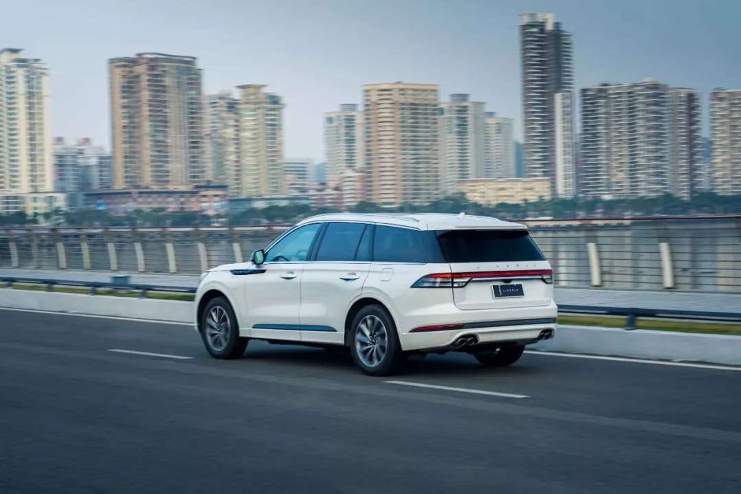 德系豪华suv大比拼_林肯飞行家与奥迪Q7对比_美式豪华与德系豪华差异