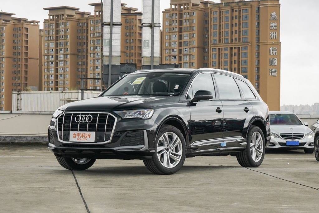 林肯飞行家与奥迪Q7对比_德系豪华suv大比拼_美式豪华与德系豪华差异